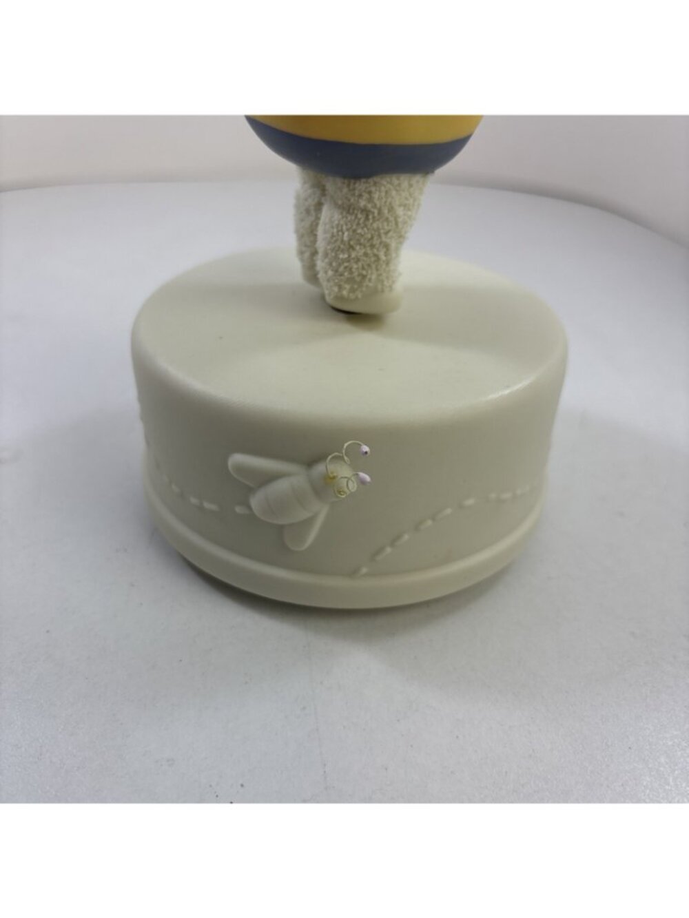 Dept 56 Snowbunnies Springtime Stories Baby Bunny Bumblebee Music Box - Picture 2 of 4